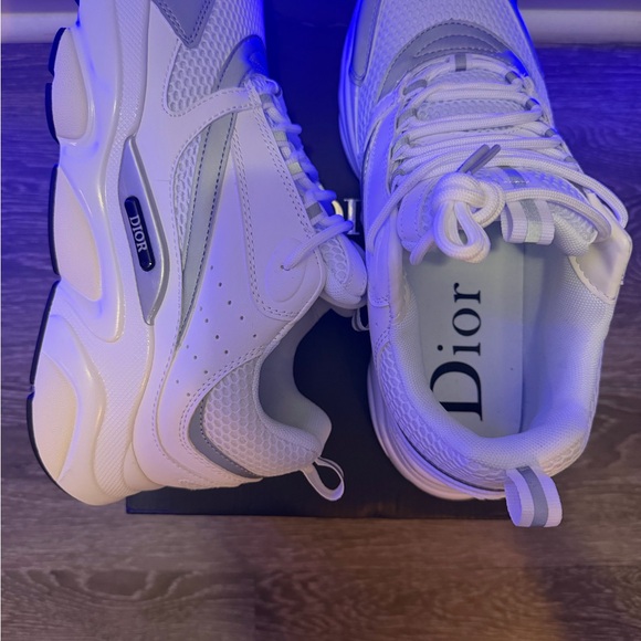 Dior White b22